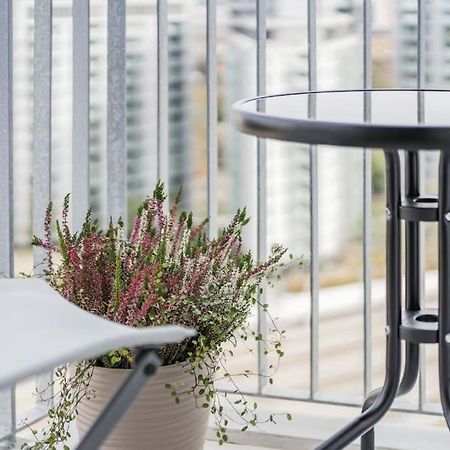 City Sky Studio Mit Balkon Wina Bagian luar foto