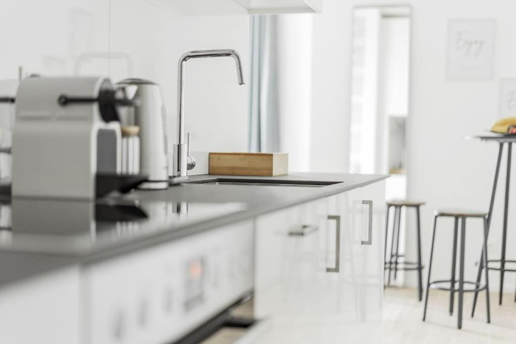 City Sky Studio Mit Balkon Wina Bagian luar foto