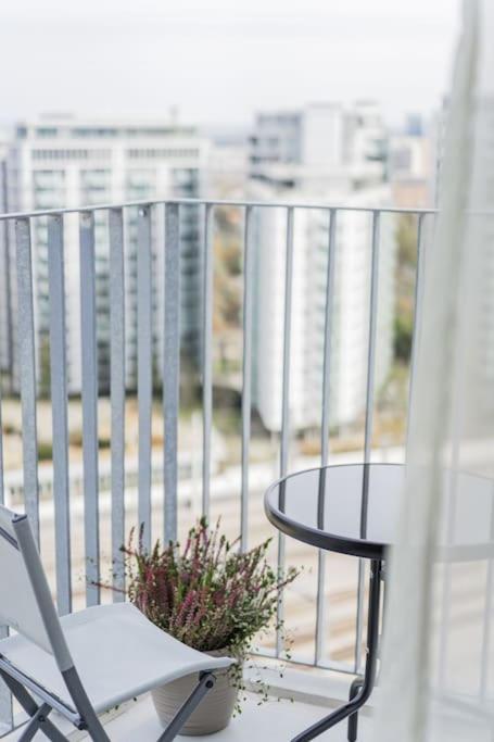City Sky Studio Mit Balkon Wina Bagian luar foto
