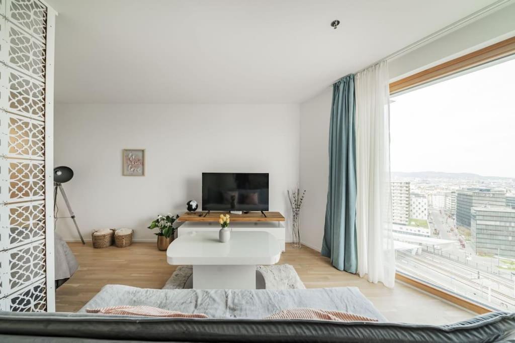 City Sky Studio Mit Balkon Wina Bagian luar foto