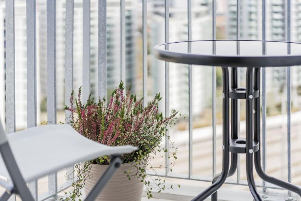 City Sky Studio Mit Balkon Wina Bagian luar foto