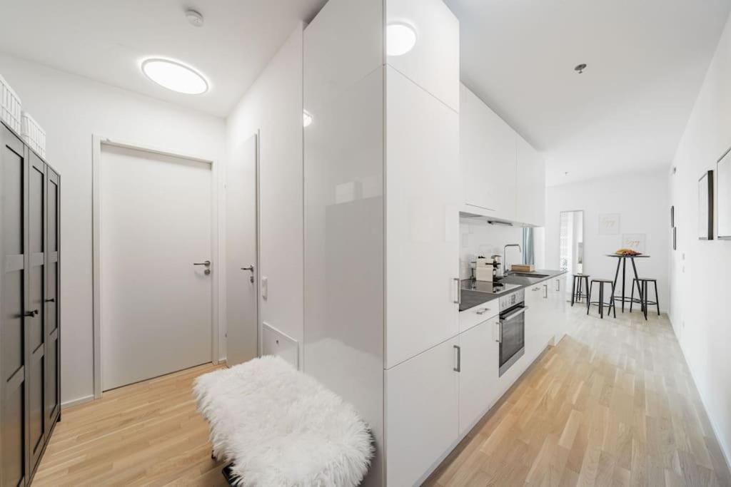 City Sky Studio Mit Balkon Wina Bagian luar foto