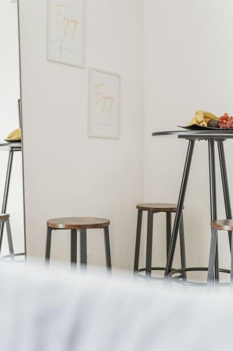 City Sky Studio Mit Balkon Wina Bagian luar foto