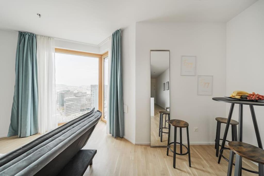 City Sky Studio Mit Balkon Wina Bagian luar foto